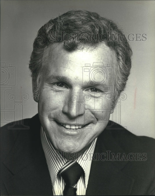 Press Photo Wayne Rogers stars in the CBS comedy series "House Calls." - Historic Images