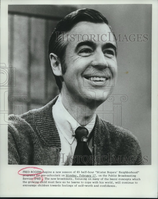1977 Press Photo Fred Rogers new season on PBS, "Mister Rogers' Neighborhood" - Historic Images