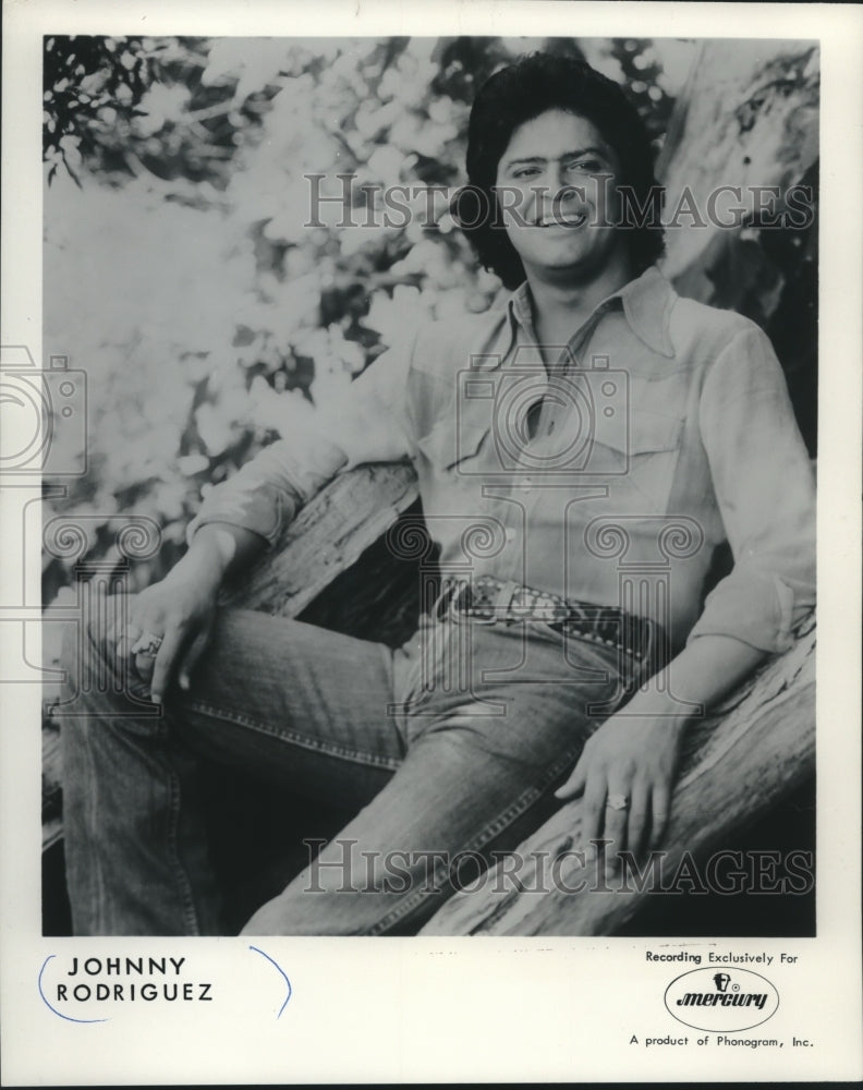 1977 Singer Johnny Rodriguez - Historic Images
