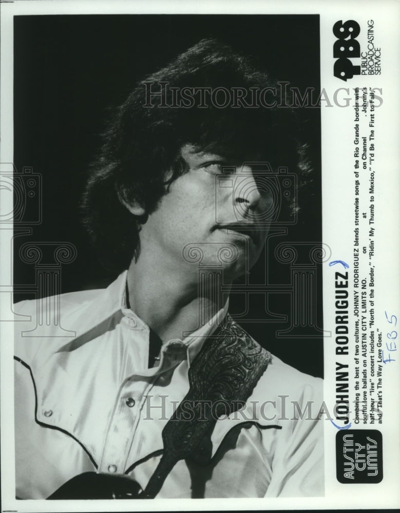 1980 Press Photo Singer Johnny Rodriguez in his &quot;live&quot; half-hour concert - Historic Images