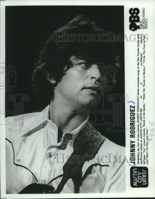 1980 Press Photo Singer Johnny Rodriguez in his "live" half-hour concert - Historic Images