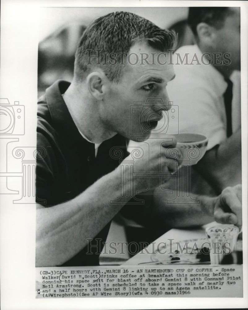 1966 Press Photo Astronaught David Scott enjoys coffee before blast off Florida - Historic Images