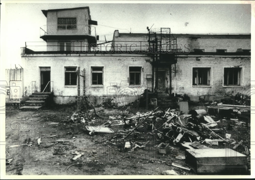 1991, Crumbling Novaya Vesyolaya prison, in Magadan, Russia - Historic Images