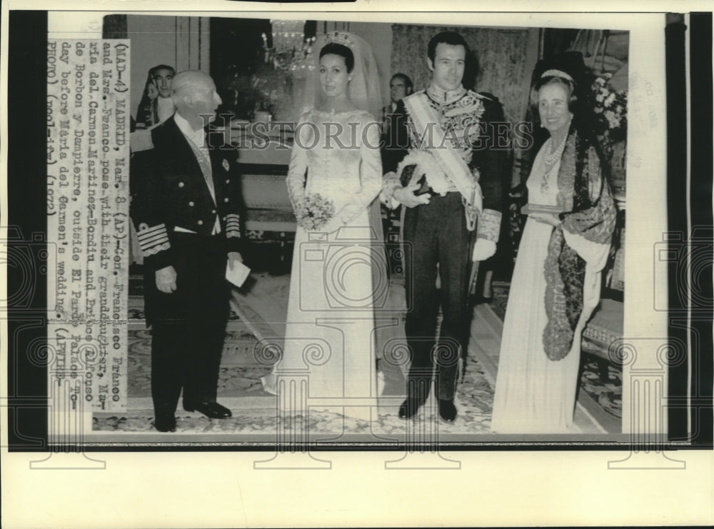 1972 Press Photo Prince Alfonso, bride and her grandparents in El Prado Palace - Historic Images