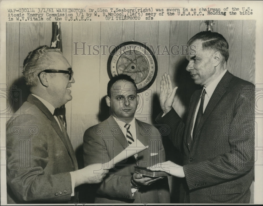 1961 Press Photo Dr. Glen T. Seaborg, sworn in, U.S. Atomic Energy Commission - Historic Images