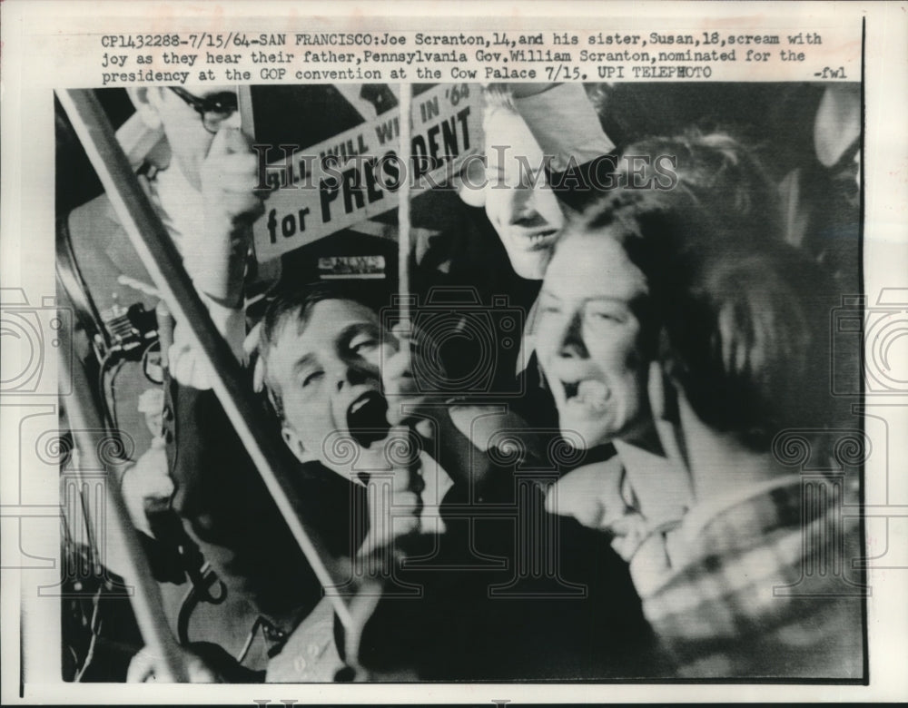 1964 Press Photo Joe, Susan Scranton cheer for dad at Cow Palace, GOP convention - Historic Images