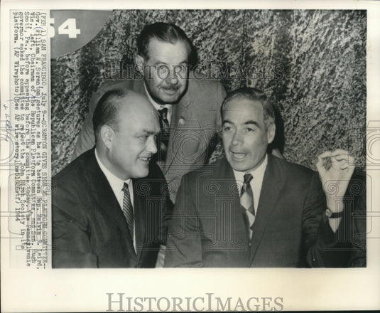 1964 Press Photo Governor Scranton gives sign at Republican Platform Committee - Historic Images