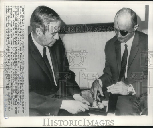 1968 Press Photo Israeli Defense Minister Moshe Dayan with former Gov. Scranton - Historic Images