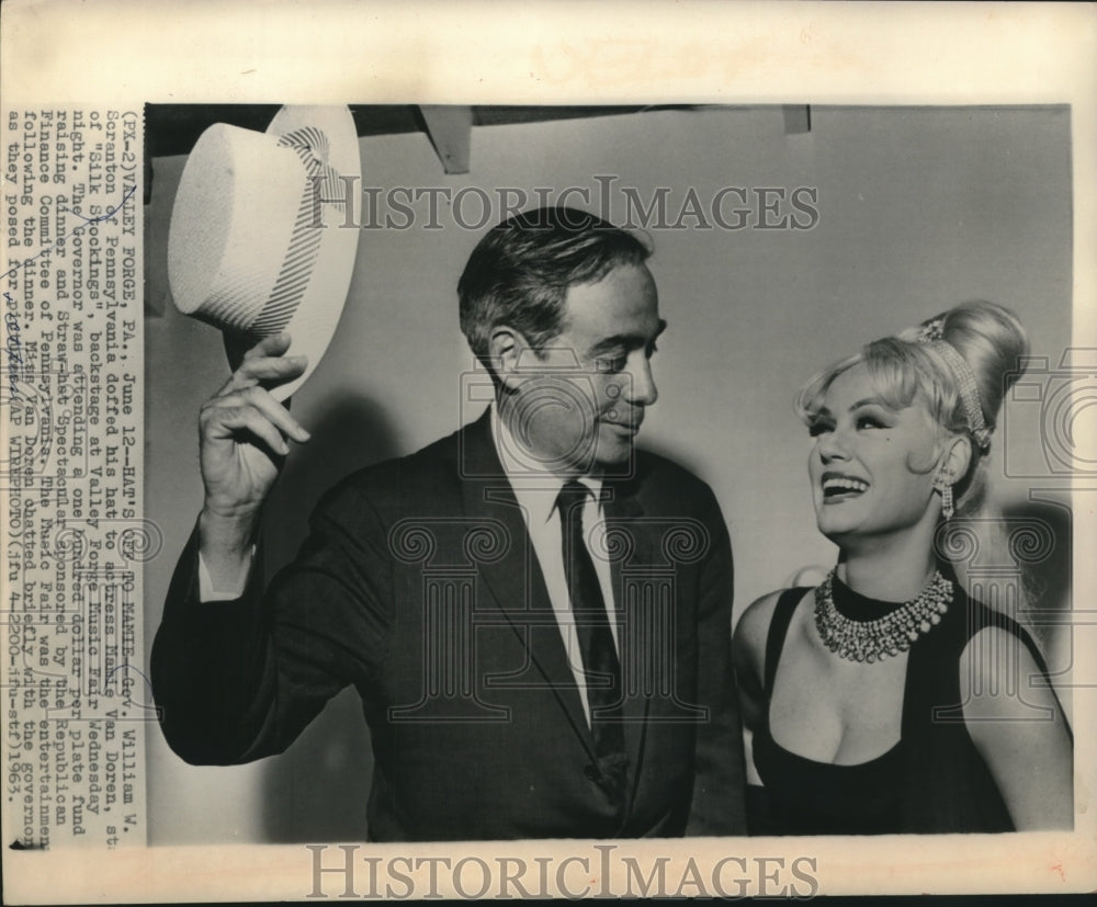 1963 Press Photo Pennsylvania Governor William Scranton with Mamie Van Doren-Historic Images