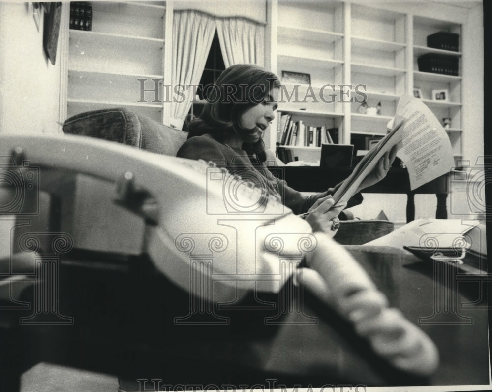 1970 Press Photo Mrs. Charles E. Stuart sits in chair in office - mjc04067 - Historic Images