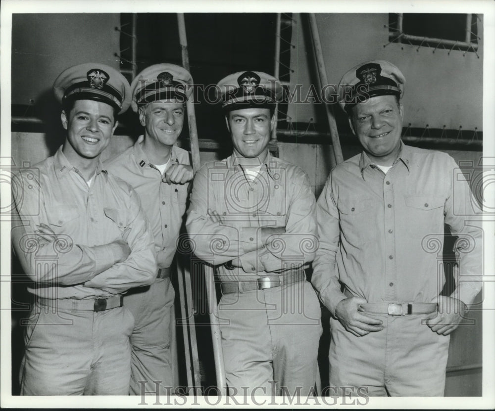 1966 Press Photo Roger Smith, other stars in Mister Roberts television show - Historic Images