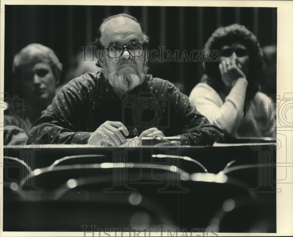 1986 Director of the Patio Players, Jack Strawbridge holds auditions - Historic Images