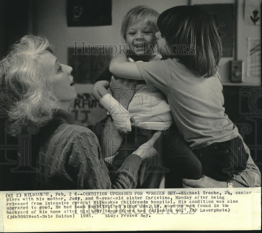 1985 Found frozen, Michael Troche, with family, leaves hospital - Historic Images