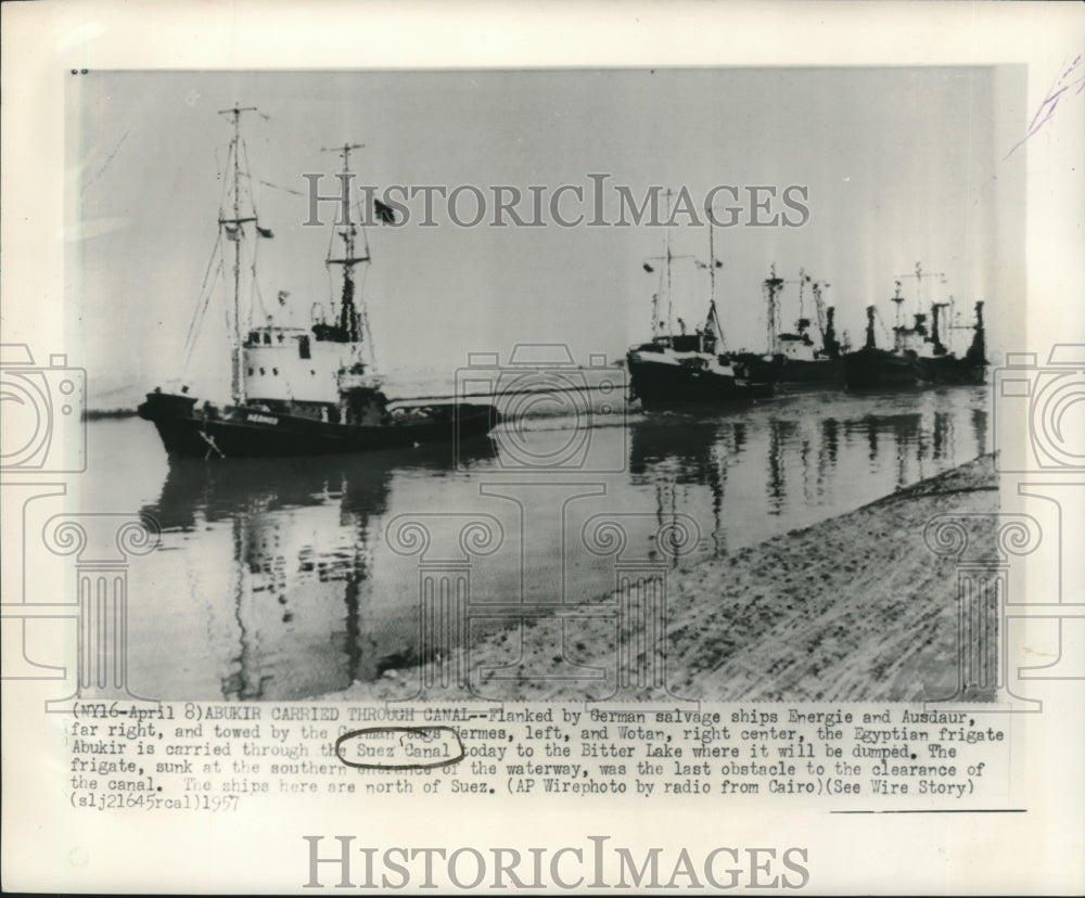 1957 Press Photo German and Egyptian ships clear obstacles to Suez Canal - Historic Images