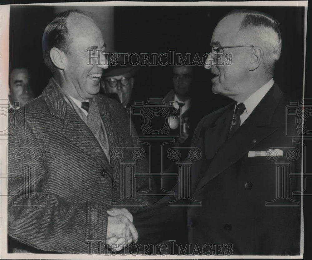 1952 Press Photo Gov. Adlai Stevenson greeted by Pres. Truman in the White House - Historic Images