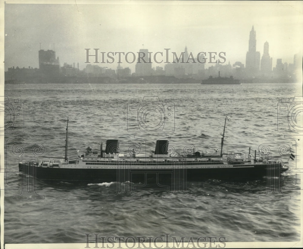 1929 Press Photo Scale model of the S.S. Columbus on the Hudson New York- Historic Images