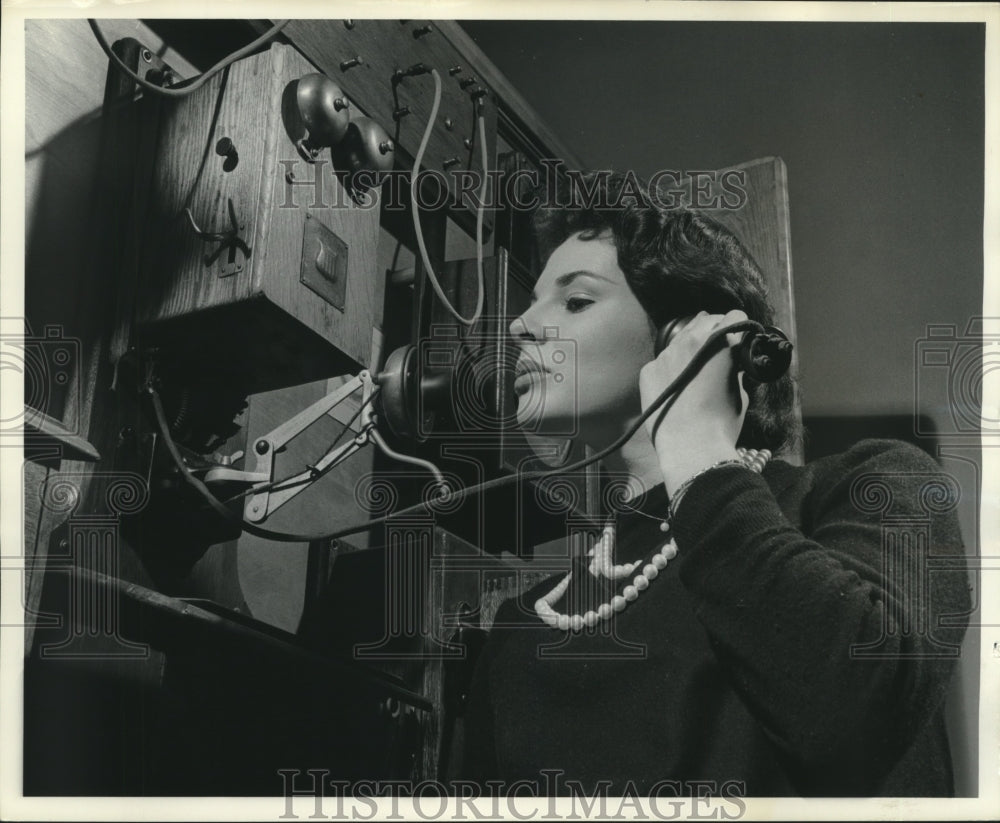 1960, Adjustable telephone at Illinois Bell Telephone Co.&#39;s museum - Historic Images