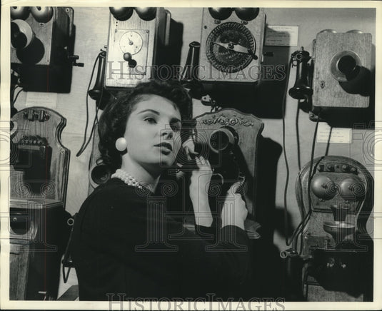 1960 Press Photo A dial telephone that worked on battery & was used by a farmer - Historic Images
