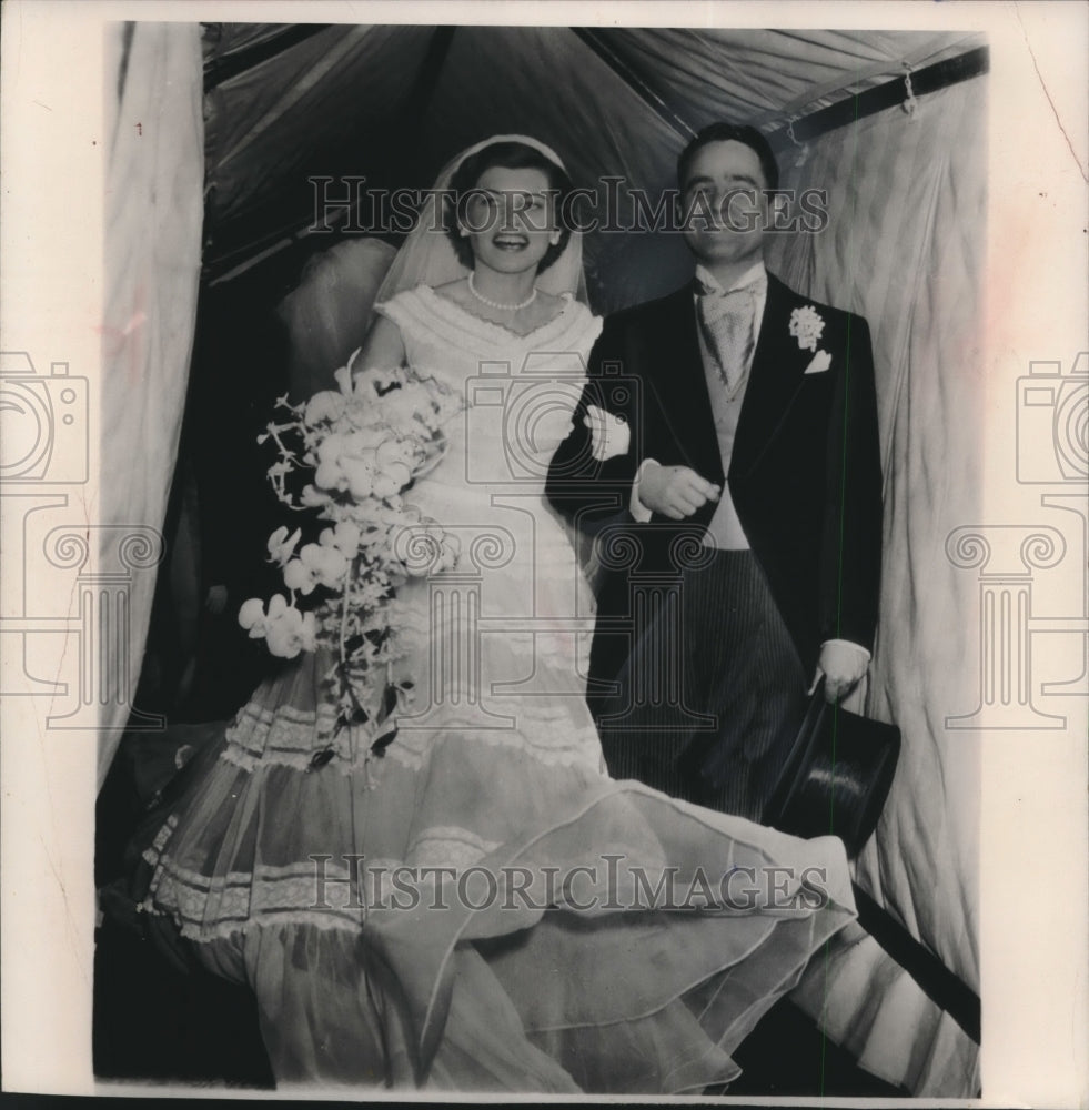 1953 Press Photo Robert Shriver Jr., bride Eunice Kennedy under canopy, New York - Historic Images