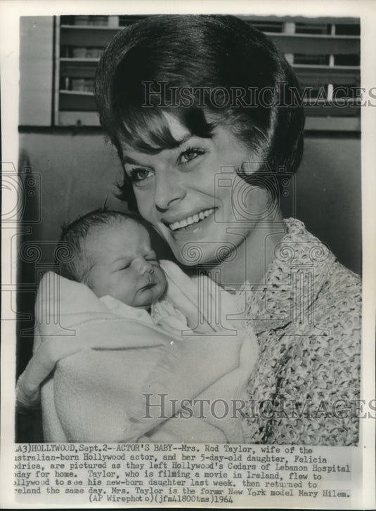 1964 Press Photo Mrs. Rod Taylor Holds Daughter Felicia at Hollywood Hospital - Historic Images