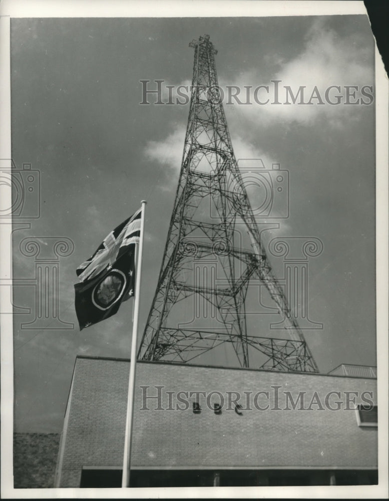 1956 Press Photo Giant television antenna being built at Crystal Palace, London - Historic Images