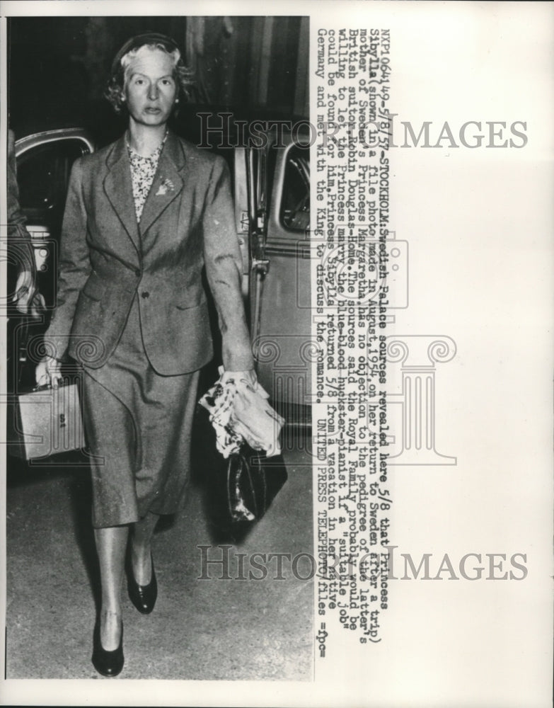 1954 Press Photo Princess Sibyll on her return to Sweden after a trip - Historic Images