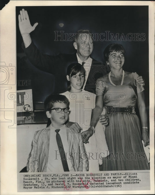 1965 Press Photo Elliott Roosevelt elected Mayor of Miami Beach, Florida - Historic Images