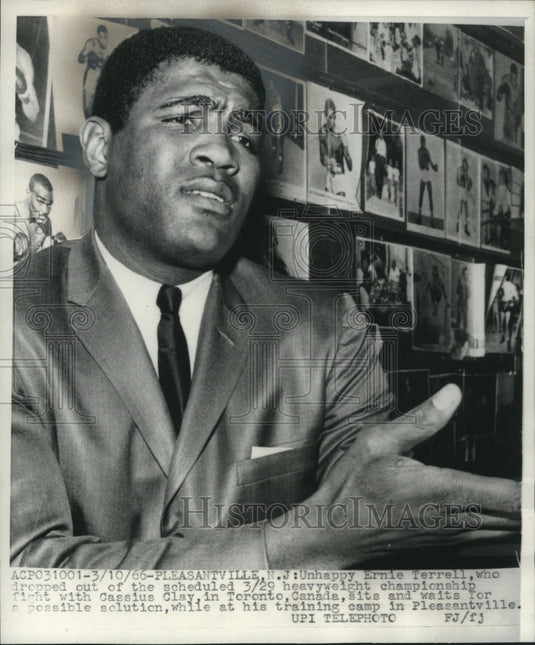 1966 Press Photo Boxer Ernie Terrell at his camp in Pleasantville - mjc04508 - Historic Images
