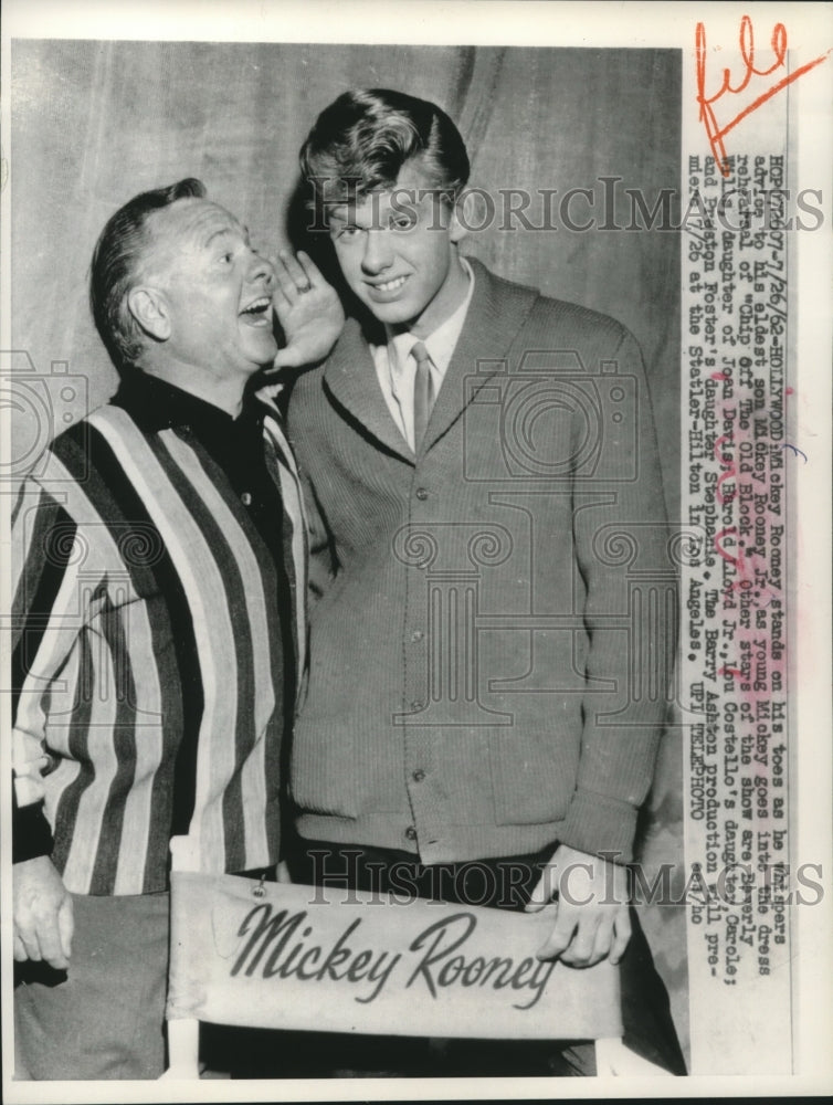 1962 Press Photo Mickey Rooney Whispers Advice to Son Mickey Rooney Junior - Historic Images