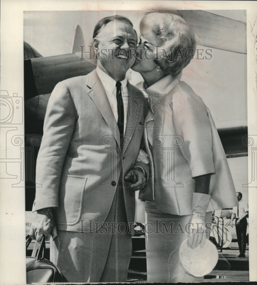 1966 Press Photo Mickey Rooney Being Kissed by Wife Margie Lane - mjc04524 - Historic Images