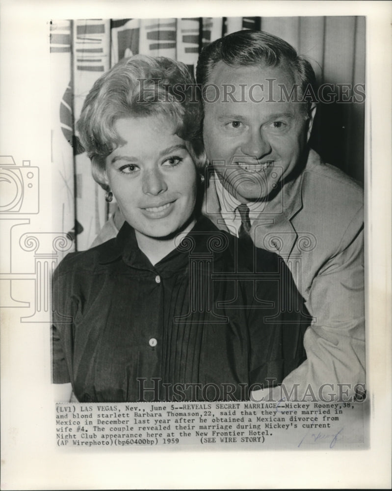 1959 Press Photo Mickey Rooney With Wife Barbara Thomason in Las Vegas - Historic Images