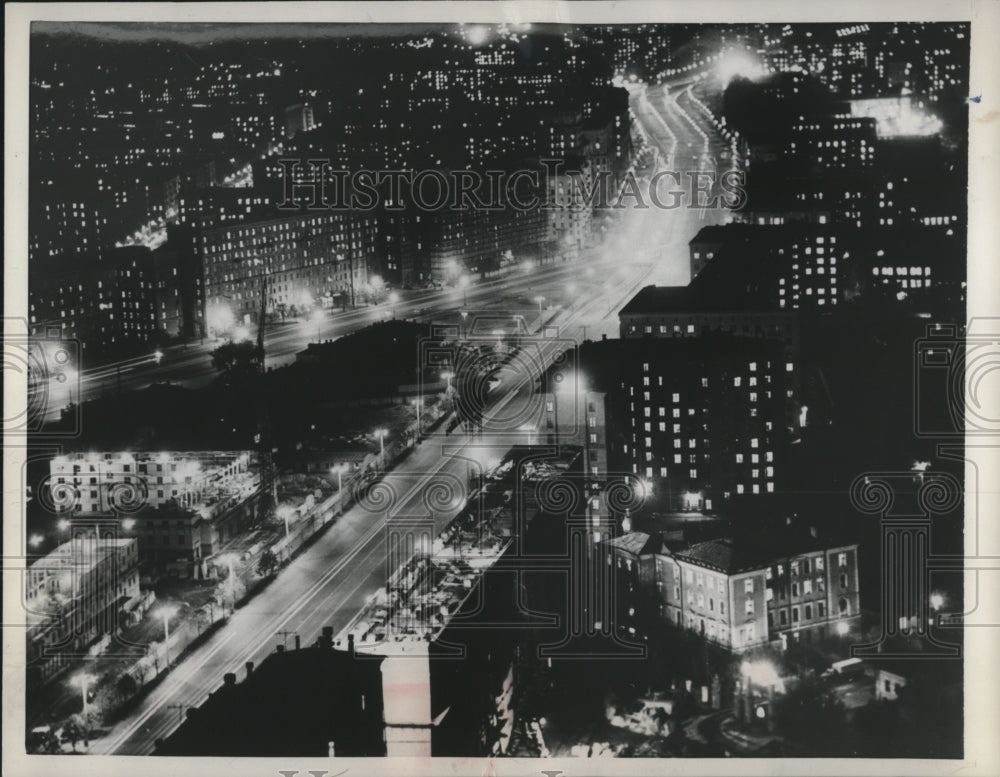 1959 Press Photo Kutuzovsky Avenue in Moscow Lit up By Cars at Night - mjc04532 - Historic Images