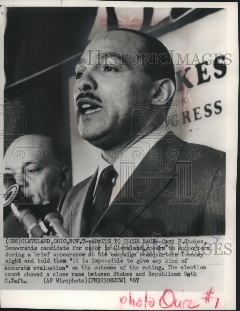 1967 Press Photo Mayor Carl B. Stokes of Cleveland speaks to supporters-Historic Images