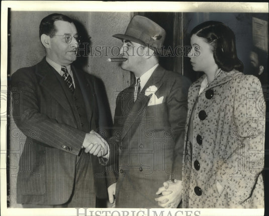 1938, Martin Snyder (center) is released on $25,000 bail, Los Angeles - Historic Images