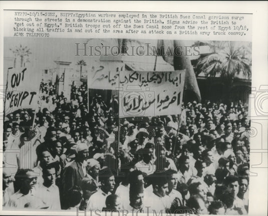 1951 Press Photo Egyptian workers for British Suez Canal garrison demonstrate - Historic Images