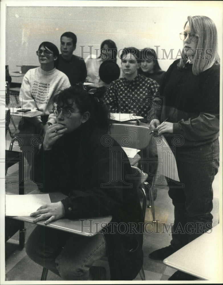 1993 Press Photo Slinger, Wisconsin&#39;s academic decathlon team at practice - Historic Images