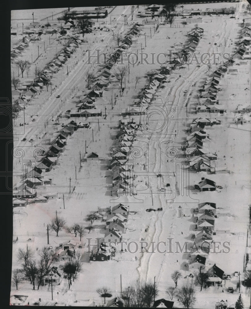 1958 Press Photo Aerial View-Green Bay Neighborhood Covered in Snow After Storm-Historic Images