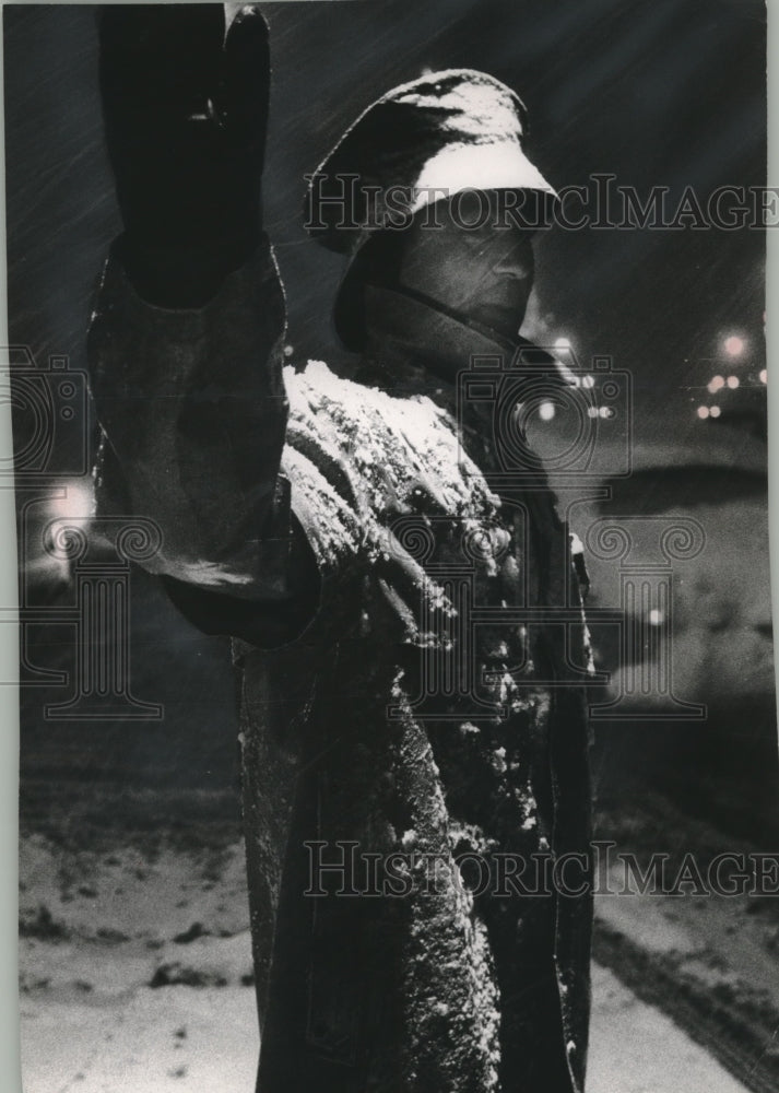 1958 Press Photo Snow Covering the Clothing of Milwaukee Patrolman John Galler - Historic Images