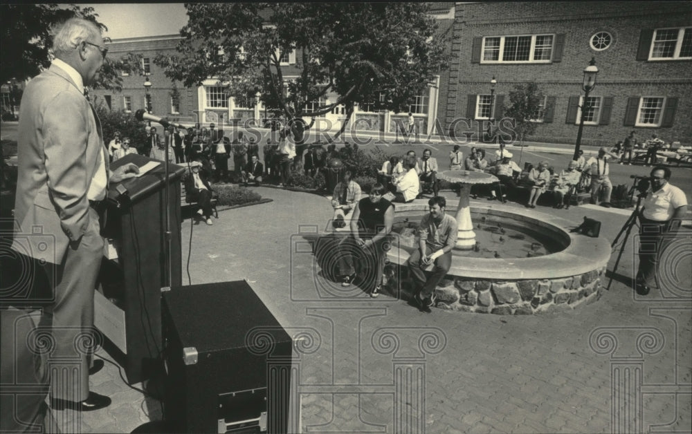 1985, George Bamberger speaks to crowd in downtown West Bend - Historic Images