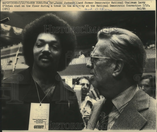 1976 Reverend Jessie Jackson, Larry O'Brien during break, New York. - Historic Images
