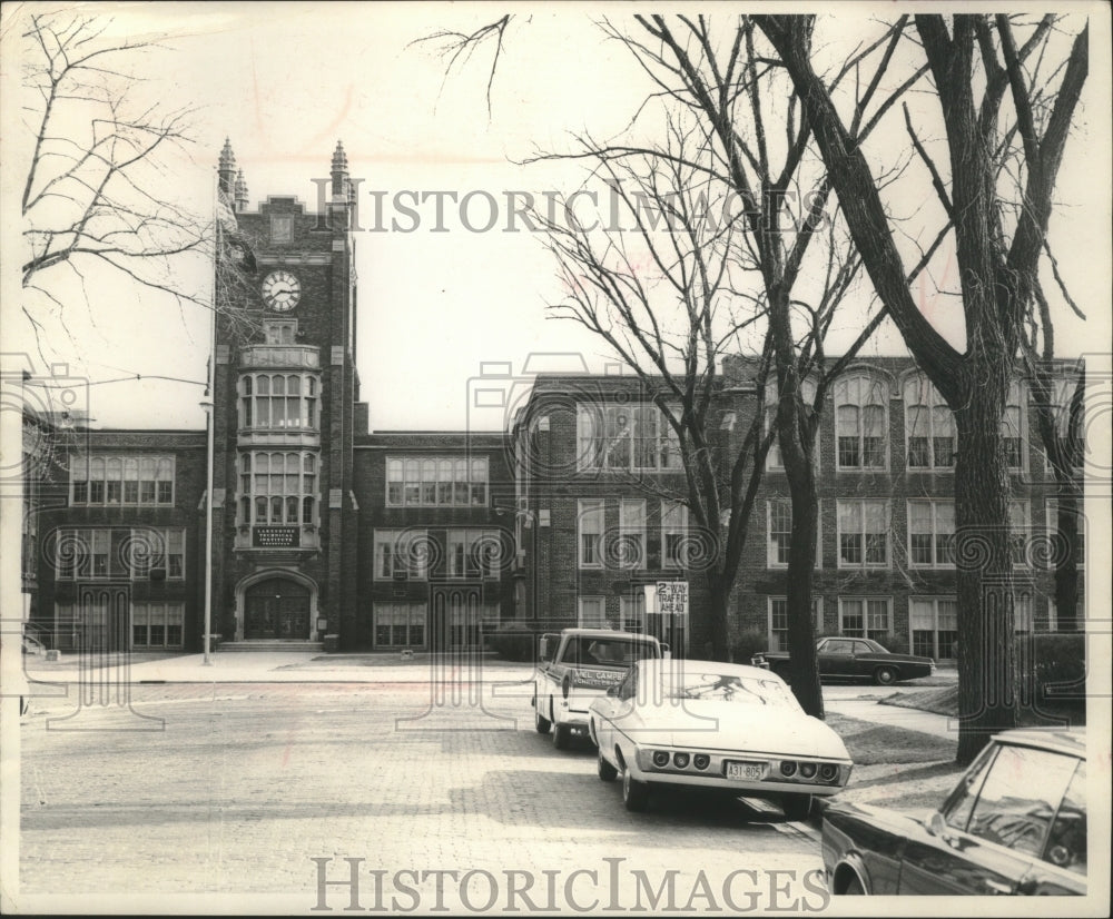 1971 The Lakeshore Technical Institute in Sheboygan school buildings - Historic Images