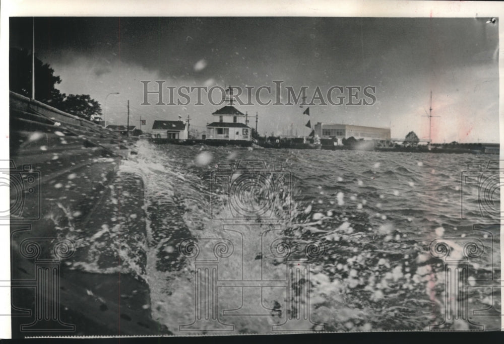 1964 Press Photo Hurricane Hilda's destructive winds, slammed into Louisiana - Historic Images