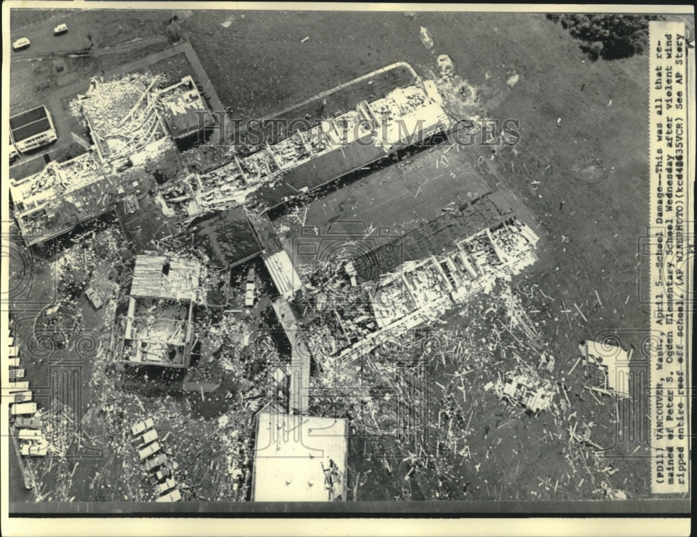 1972 Press Photo Peter S. Ogden Elementary School wreckage after violent wind - Historic Images