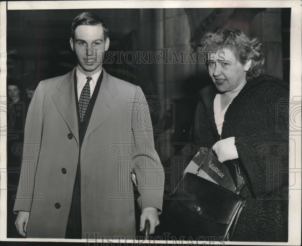 1956 Press Photo John Fell Stevenson with his mother, Ellen Borden Stevenson - Historic Images