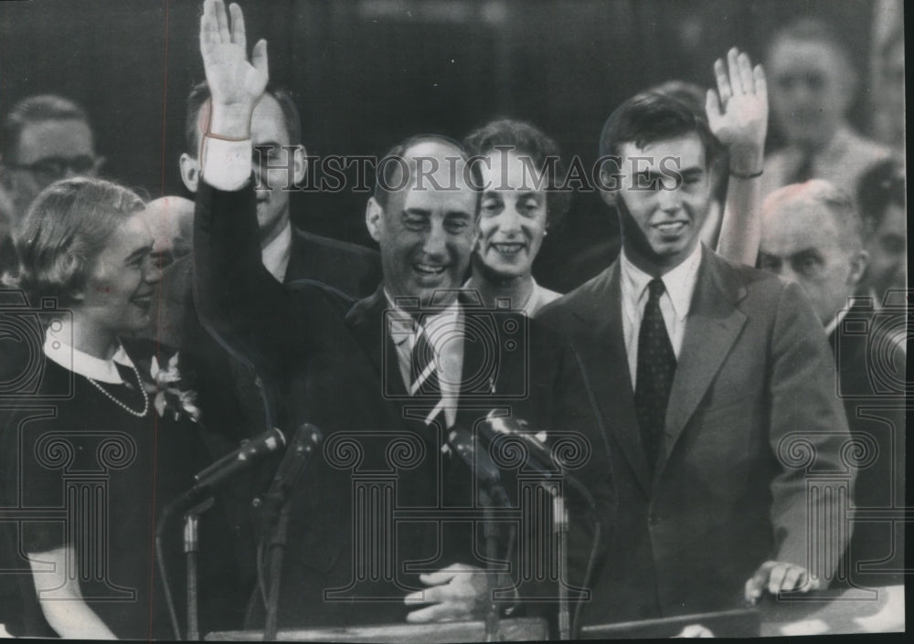 Press Photo Democratic nominee Adlai Stevenson surrounded by his family - Historic Images