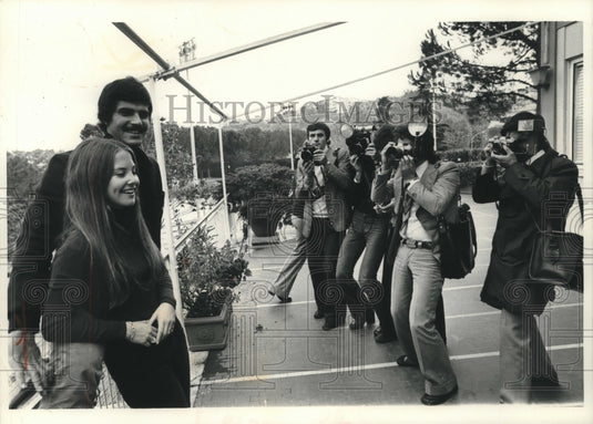 1973 Press Photo U.S. Swimmer Mark Spitz & wife Suzy Spitz in Rome - mjc05384 - Historic Images