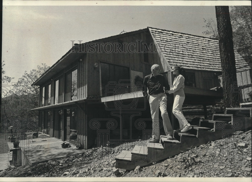 1978, Dr.Benjamin Spock &amp; wife, Mary Morgan, outside their solar home - Historic Images