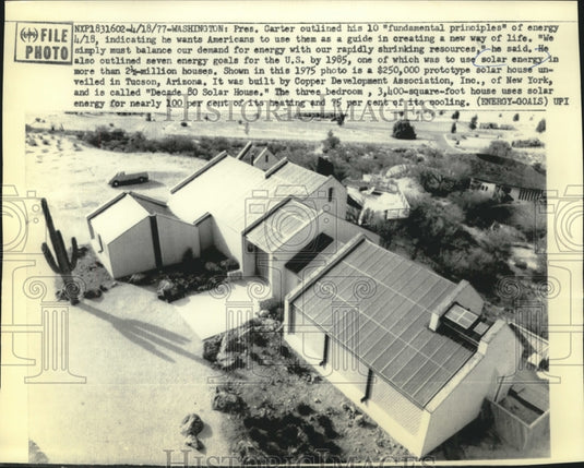 1975 Press Photo A prototype of a home powered by solar energy - mjc05393 - Historic Images