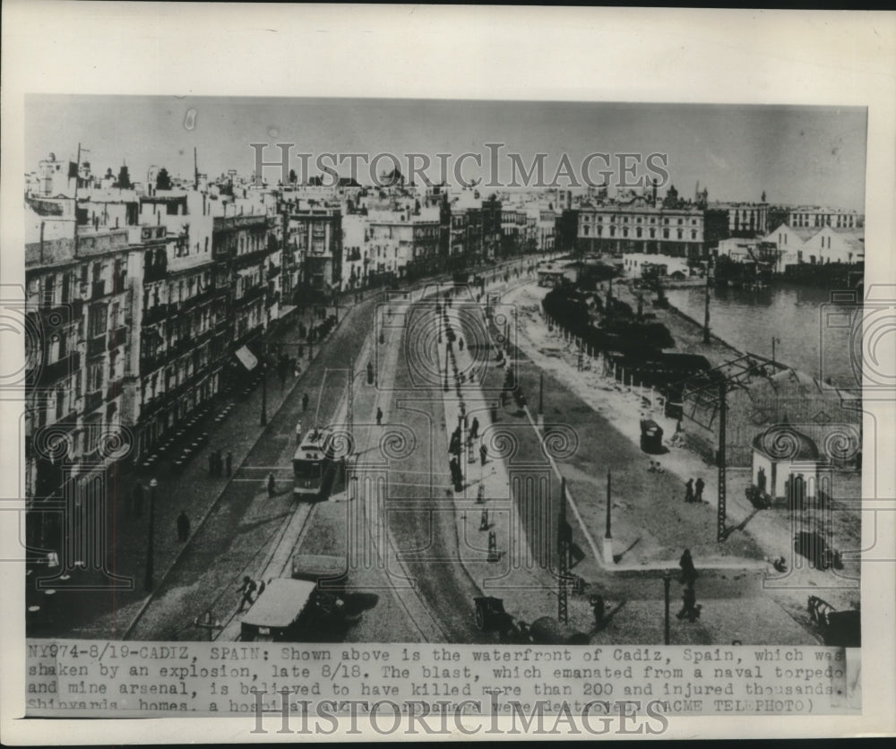 1947 Press Photo Cadiz, Spain waterfront which was shaken by an explosion-Historic Images
