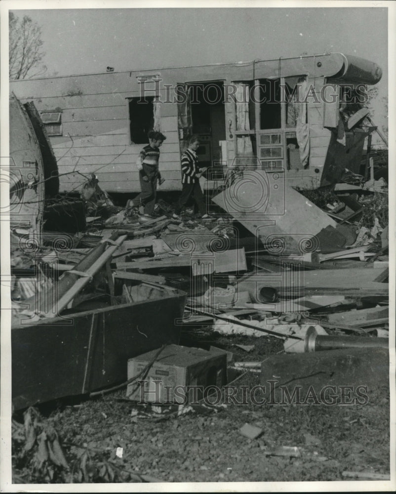 1958 Press Photo Children search storm damaged mobile home Wisconsin - mjc05447 - Historic Images